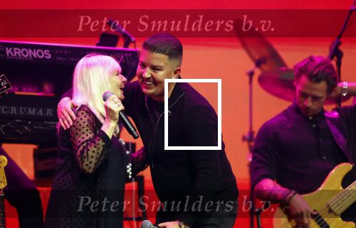 Tilburg 2 oktober 2023
Buma Prijzen in 013 in Tilburg .
Zangeres Mieke zingt samen met Marco Schuitmaker het liedje Engelbewaarder.