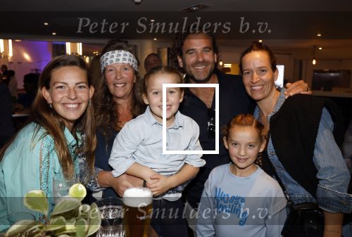 Hilversum 7 oktober 2023
Presentatie nieuwe magazine van Nicole des Bouvrie bij  Theater Gooiland. Nicole des Bouvrie met kinderen en kleinkinderen