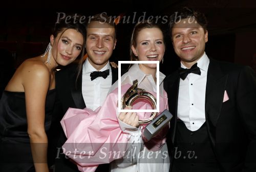 Amsterdam 12 oktober 2023
Televizierring 2023 in Carre .
Noa Vahle won de prijs voor talent van het jaar.
Noa met haar vriend Tim de Wild haar broer Julian Vahle en zijn vriendin Chelsey Weimar