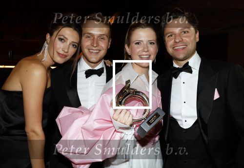 Amsterdam 12 oktober 2023
Televizierring 2023 in Carre .
Noa Vahle won de prijs voor talent van het jaar.
Noa met haar vriend Tim de Wild haar broer Julian Vahle en zijn vriendin Chelsey Weimar