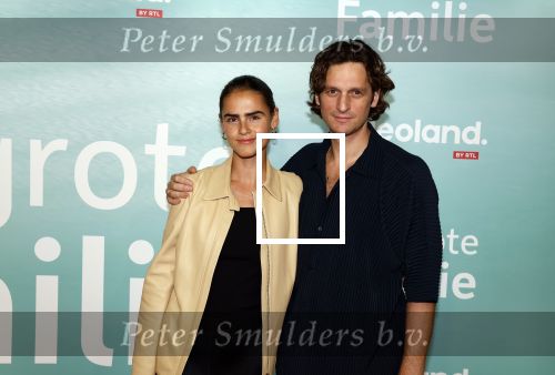 Amsterdam 10 oktober 2023
Premiere een grote familie in Tuschinski . Vidoeland gaat het uitzenden. Olivia Lonsdale met partner