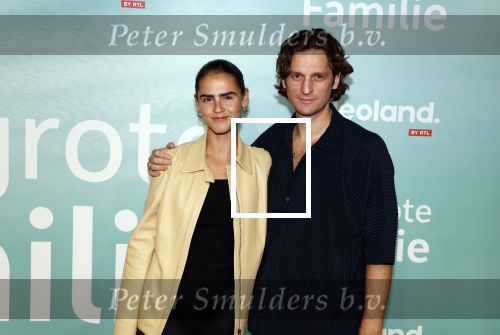 Amsterdam 10 oktober 2023
Premiere een grote familie in Tuschinski . Vidoeland gaat het uitzenden. Olivia Lonsdale met partner