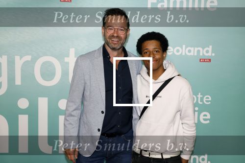 Amsterdam 10 oktober 2023
Premiere een grote familie in Tuschinski . Vidoeland gaat het uitzenden. Peter v d Vorst met zoon