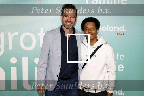 Amsterdam 10 oktober 2023
Premiere een grote familie in Tuschinski . Vidoeland gaat het uitzenden. Peter v d Vorst met zoon