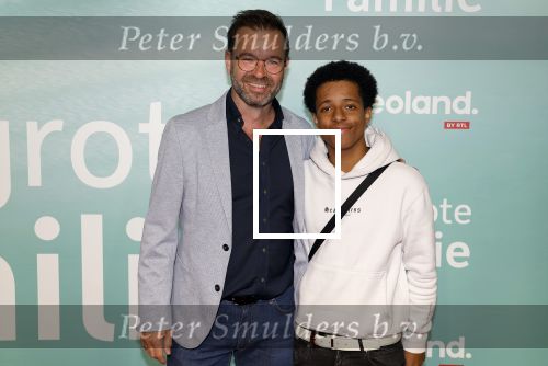 Amsterdam 10 oktober 2023
Premiere een grote familie in Tuschinski . Vidoeland gaat het uitzenden. Peter v d Vorst met zoon