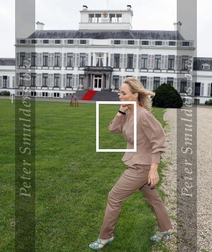 Soestdijk 11 oktober 2023
 Prinses Margarita de Bourbon de Parme poseert voorafgaand aan de opening van de tentoonstelling De vrouwen van Soestdijk op Paleis Soestdijk. In de tentoonstelling staan de vrouwen die het paleis gevormd hebben en er verbleven centraal, onder wie koningin Juliana, koningin-regentes Emma van Waldeck-Pyrmont en prinses
