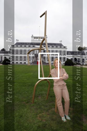 Soestdijk 11 oktober 2023
 Prinses Margarita de Bourbon de Parme poseert voorafgaand aan de opening van de tentoonstelling De vrouwen van Soestdijk op Paleis Soestdijk. In de tentoonstelling staan de vrouwen die het paleis gevormd hebben en er verbleven centraal, onder wie koningin Juliana, koningin-regentes Emma van Waldeck-Pyrmont en prinses