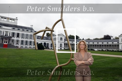 Soestdijk 11 oktober 2023
 Prinses Margarita de Bourbon de Parme poseert voorafgaand aan de opening van de tentoonstelling De vrouwen van Soestdijk op Paleis Soestdijk. In de tentoonstelling staan de vrouwen die het paleis gevormd hebben en er verbleven centraal, onder wie koningin Juliana, koningin-regentes Emma van Waldeck-Pyrmont en prinses