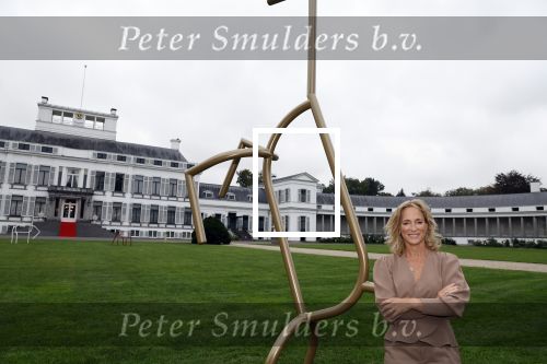 Soestdijk 11 oktober 2023
 Prinses Margarita de Bourbon de Parme poseert voorafgaand aan de opening van de tentoonstelling De vrouwen van Soestdijk op Paleis Soestdijk. In de tentoonstelling staan de vrouwen die het paleis gevormd hebben en er verbleven centraal, onder wie koningin Juliana, koningin-regentes Emma van Waldeck-Pyrmont en prinses