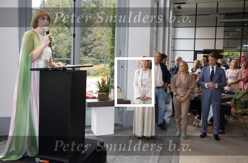 Soestdijk 11 oktober 2023
 Prinses Margarita de Bourbon de Parme poseert voorafgaand aan de opening van de tentoonstelling De vrouwen van Soestdijk op Paleis Soestdijk. In de tentoonstelling staan de vrouwen die het paleis gevormd hebben en er verbleven centraal, onder wie koningin Juliana, koningin-regentes Emma van Waldeck-Pyrmont en prinses