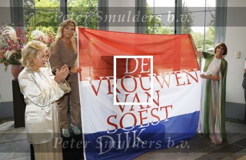 Soestdijk 11 oktober 2023
 Prinses Margarita de Bourbon de Parme poseert voorafgaand aan de opening van de tentoonstelling De vrouwen van Soestdijk op Paleis Soestdijk. In de tentoonstelling staan de vrouwen die het paleis gevormd hebben en er verbleven centraal, onder wie koningin Juliana, koningin-regentes Emma van Waldeck-Pyrmont . Nicole Uniquole Maya Meijer en Prinses Margarita