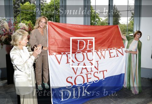 Soestdijk 11 oktober 2023
 Prinses Margarita de Bourbon de Parme poseert voorafgaand aan de opening van de tentoonstelling De vrouwen van Soestdijk op Paleis Soestdijk. In de tentoonstelling staan de vrouwen die het paleis gevormd hebben en er verbleven centraal, onder wie koningin Juliana, koningin-regentes Emma van Waldeck-Pyrmont . Nicole Uniquole Maya Meijer en Prinses Margarita