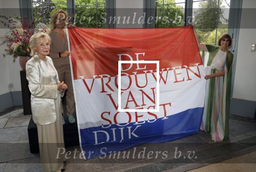 Soestdijk 11 oktober 2023
 Prinses Margarita de Bourbon de Parme poseert voorafgaand aan de opening van de tentoonstelling De vrouwen van Soestdijk op Paleis Soestdijk. In de tentoonstelling staan de vrouwen die het paleis gevormd hebben en er verbleven centraal, onder wie koningin Juliana, koningin-regentes Emma van Waldeck-Pyrmont . Nicole Uniquole Maya Meijer en Prinses Margarita
