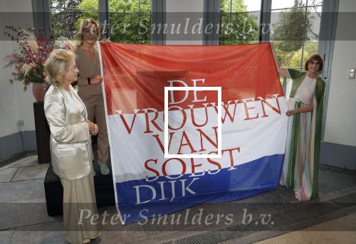 Soestdijk 11 oktober 2023
 Prinses Margarita de Bourbon de Parme poseert voorafgaand aan de opening van de tentoonstelling De vrouwen van Soestdijk op Paleis Soestdijk. In de tentoonstelling staan de vrouwen die het paleis gevormd hebben en er verbleven centraal, onder wie koningin Juliana, koningin-regentes Emma van Waldeck-Pyrmont . Nicole Uniquole Maya Meijer en Prinses Margarita
