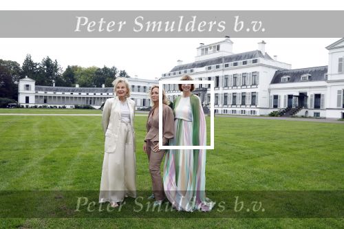 Soestdijk 11 oktober 2023
 Prinses Margarita de Bourbon de Parme poseert voorafgaand aan de opening van de tentoonstelling De vrouwen van Soestdijk op Paleis Soestdijk. In de tentoonstelling staan de vrouwen die het paleis gevormd hebben en er verbleven centraal, onder wie koningin Juliana, koningin-regentes Emma van Waldeck-Pyrmont . Nicole Uniquole Maya Meijer en Prinses Margarita
