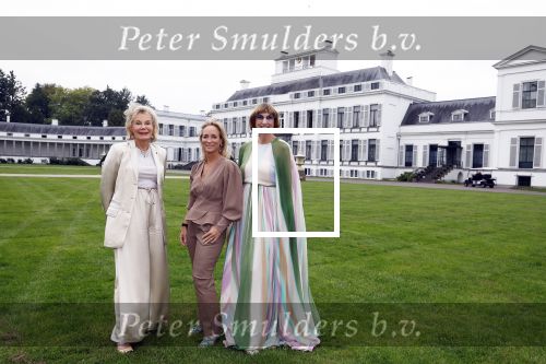 Soestdijk 11 oktober 2023
 Prinses Margarita de Bourbon de Parme poseert voorafgaand aan de opening van de tentoonstelling De vrouwen van Soestdijk op Paleis Soestdijk. In de tentoonstelling staan de vrouwen die het paleis gevormd hebben en er verbleven centraal, onder wie koningin Juliana, koningin-regentes Emma van Waldeck-Pyrmont . Nicole Uniquole Maya Meijer en Prinses Margarita