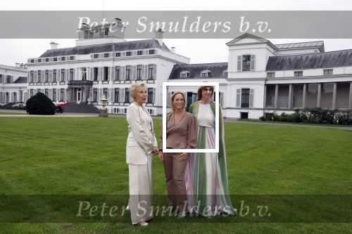 Soestdijk 11 oktober 2023
 Prinses Margarita de Bourbon de Parme poseert voorafgaand aan de opening van de tentoonstelling De vrouwen van Soestdijk op Paleis Soestdijk. In de tentoonstelling staan de vrouwen die het paleis gevormd hebben en er verbleven centraal, onder wie koningin Juliana, koningin-regentes Emma van Waldeck-Pyrmont . Nicole Uniquole Maya Meijer en Prinses Margarita
