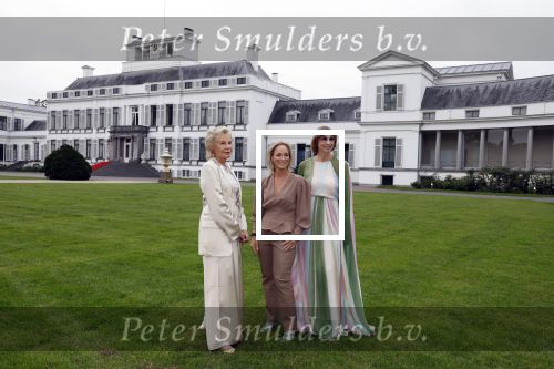 Soestdijk 11 oktober 2023
 Prinses Margarita de Bourbon de Parme poseert voorafgaand aan de opening van de tentoonstelling De vrouwen van Soestdijk op Paleis Soestdijk. In de tentoonstelling staan de vrouwen die het paleis gevormd hebben en er verbleven centraal, onder wie koningin Juliana, koningin-regentes Emma van Waldeck-Pyrmont . Nicole Uniquole Maya Meijer en Prinses Margarita