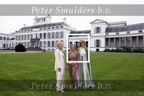 Soestdijk 11 oktober 2023
 Prinses Margarita de Bourbon de Parme poseert voorafgaand aan de opening van de tentoonstelling De vrouwen van Soestdijk op Paleis Soestdijk. In de tentoonstelling staan de vrouwen die het paleis gevormd hebben en er verbleven centraal, onder wie koningin Juliana, koningin-regentes Emma van Waldeck-Pyrmont . Nicole Uniquole Maya Meijer en Prinses Margarita
