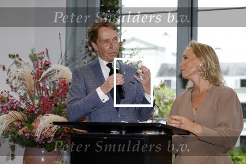 Soestdijk 11 oktober 2023
 Prinses Margarita de Bourbon de Parme poseert voorafgaand aan de opening van de tentoonstelling De vrouwen van Soestdijk op Paleis Soestdijk. In de tentoonstelling staan de vrouwen die het paleis gevormd hebben en er verbleven centraal, onder wie koningin Juliana, koningin-regentes Emma van Waldeck-Pyrmont .Prinses Margarita en Cees Wijburg