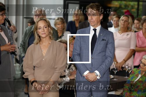 Soestdijk 11 oktober 2023
 Prinses Margarita de Bourbon de Parme poseert voorafgaand aan de opening van de tentoonstelling De vrouwen van Soestdijk op Paleis Soestdijk. In de tentoonstelling staan de vrouwen die het paleis gevormd hebben en er verbleven centraal, onder wie koningin Juliana, koningin-regentes Emma van Waldeck-Pyrmont .Prinses Margarita en Cees Wijburg
