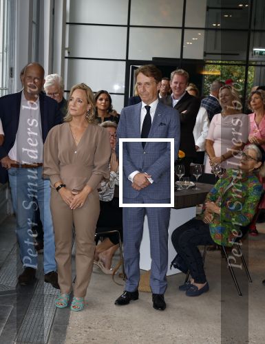 Soestdijk 11 oktober 2023
 Prinses Margarita de Bourbon de Parme poseert voorafgaand aan de opening van de tentoonstelling De vrouwen van Soestdijk op Paleis Soestdijk. In de tentoonstelling staan de vrouwen die het paleis gevormd hebben en er verbleven centraal, onder wie koningin Juliana, koningin-regentes Emma van Waldeck-Pyrmont . Prinses Margarita en Cees Wijburg
