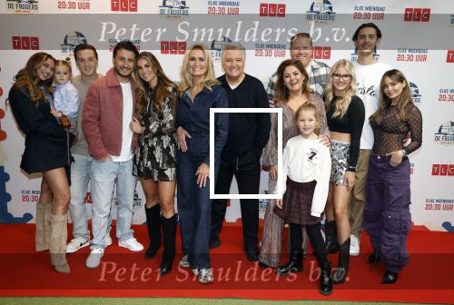 Amsterdam 31 oktober 2023
Danny Froger met partner Ann Dominique Wilten en dochter Fallon, Maxim Froger met partner Ruby van Wanrooij, Natasja Froger met partner Rene Froger, Didier Froger met partner Sammy Verheij en Natascha Froger met partner Matthijs met dochters tijdens de speciale Lunch Screening van De Frogers: Happy Campers van TLC bij Outside Inn te Amsterdam.