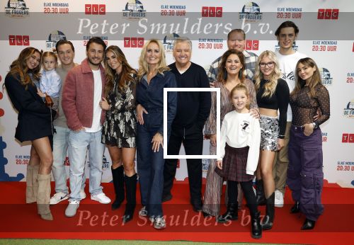 Amsterdam 31 oktober 2023
Danny Froger met partner Ann Dominique Wilten en dochter Fallon, Maxim Froger met partner Ruby van Wanrooij, Natasja Froger met partner Rene Froger, Didier Froger met partner Sammy Verheij en Natascha Froger met partner Matthijs met dochters tijdens de speciale Lunch Screening van De Frogers: Happy Campers van TLC bij Outside Inn te Amsterdam.