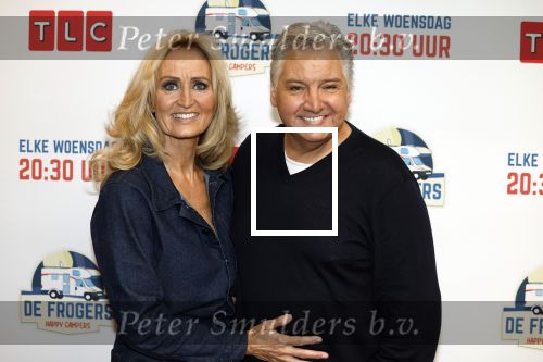 Amsterdam 31 oktober 2023
Danny Froger met partner Ann Dominique Wilten en dochter Fallon, Maxim Froger met partner Ruby van Wanrooij, Natasja Froger met partner Rene Froger, Didier Froger met partner Sammy Verheij en Natascha Froger met partner Matthijs met dochters tijdens de speciale Lunch Screening van De Frogers: Happy Campers van TLC bij Outside Inn te Amsterdam