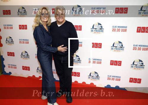 Amsterdam 31 oktober 2023
Danny Froger met partner Ann Dominique Wilten en dochter Fallon, Maxim Froger met partner Ruby van Wanrooij, Natasja Froger met partner Rene Froger, Didier Froger met partner Sammy Verheij en Natascha Froger met partner Matthijs met dochters tijdens de speciale Lunch Screening van De Frogers: Happy Campers van TLC bij Outside Inn te Amsterdam.