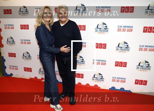 Amsterdam 31 oktober 2023
Danny Froger met partner Ann Dominique Wilten en dochter Fallon, Maxim Froger met partner Ruby van Wanrooij, Natasja Froger met partner Rene Froger, Didier Froger met partner Sammy Verheij en Natascha Froger met partner Matthijs met dochters tijdens de speciale Lunch Screening van De Frogers: Happy Campers van TLC bij Outside Inn te Amsterdam.