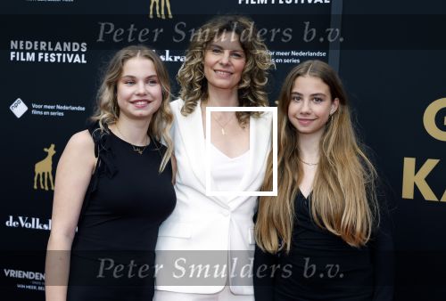 Utrecht 29 september 2023
Uitreiking gouden kalveren in de schouwburg van Utrecht. Rifka Lodeizen met haar dochter Pilar en dochter Franca