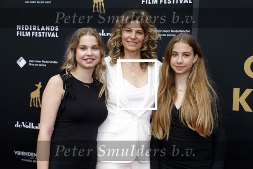 Utrecht 29 september 2023
Uitreiking gouden kalveren in de schouwburg van Utrecht. Rifka Lodeizen met haar dochter Pilar en dochter Franca