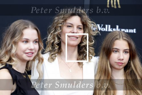 Utrecht 29 september 2023
Uitreiking gouden kalveren in de schouwburg van Utrecht. Rifka Lodeizen met haar dochter Pilar en dochter Franca