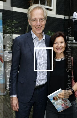 Amsterdam 10 oktober 2023
Presentatie boek moeders van Esther Goedegebuure bij het West Indisch huis. Robbert Dijkgraaf en zijn vrouw Pia de Jong