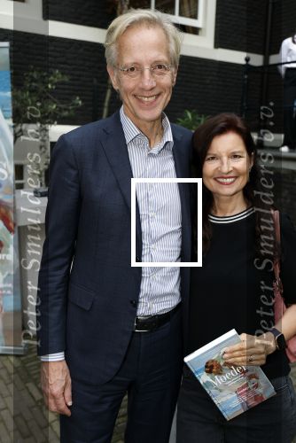Amsterdam 10 oktober 2023
Presentatie boek moeders van Esther Goedegebuure bij het West Indisch huis. Robbert Dijkgraaf en zijn vrouw Pia de Jong