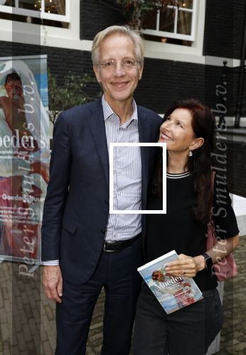 Amsterdam 10 oktober 2023
Presentatie boek moeders van Esther Goedegebuure bij het West Indisch huis. Robbert Dijkgraaf en zijn vrouw Pia de Jong