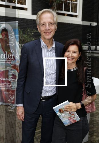Amsterdam 10 oktober 2023
Presentatie boek moeders van Esther Goedegebuure bij het West Indisch huis. Robbert Dijkgraaf en zijn vrouw Pia de Jong