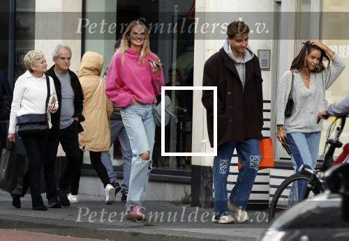 Amsterdam 5 oktober 2023
Robbert Rodenburg Romee Strijd en Monica Geuze op straat in Amsterdam zuid.