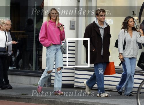 Amsterdam 5 oktober 2023
Robbert Rodenburg Romee Strijd en Monica Geuze op straat in Amsterdam zuid.