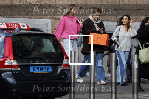 Amsterdam 5 oktober 2023
Robbert Rodenburg Romee Strijd en Monica Geuze op straat in Amsterdam zuid.