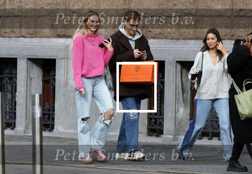 Amsterdam 5 oktober 2023
Robbert Rodenburg Romee Strijd en Monica Geuze op straat in Amsterdam zuid.
