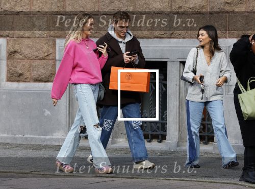 Amsterdam 5 oktober 2023
Robbert Rodenburg Romee Strijd en Monica Geuze op straat in Amsterdam zuid.