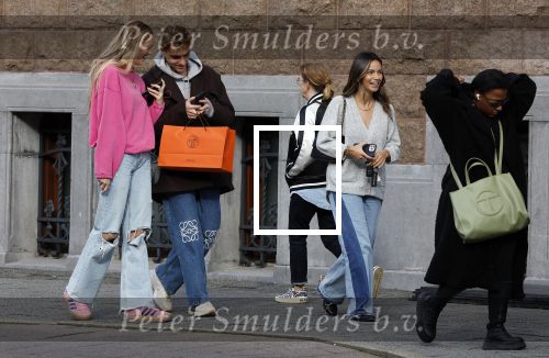 Amsterdam 5 oktober 2023
Robbert Rodenburg Romee Strijd en Monica Geuze op straat in Amsterdam zuid.