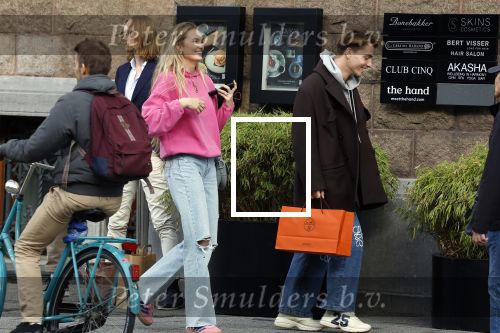Amsterdam 5 oktober 2023
Robbert Rodenburg Romee Strijd en Monica Geuze op straat in Amsterdam zuid.