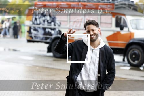 Arnhem 20 oktober 2023
Concert the streamers in het gelredome .
Deelnemers oa Susan en Freek Ronnie Flex Guus Meeuwis Nick Schilder Simon Keizer Diggy Dex Kraantje pappie Roel v Velzen Snelle Danny Vera Flemming Claude Paul de Leeuw Zoe Tauran en Frank Lammers .
