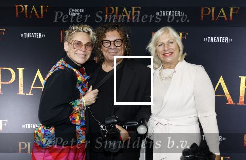 Amsterdam 13 oktober 2023
Premiere Piaf in het DeLamar theater.
Roy Beusker met vrouw en schoonmoeder