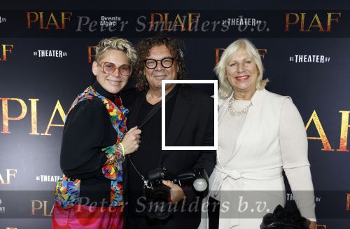 Amsterdam 13 oktober 2023
Premiere Piaf in het DeLamar theater.
Roy Beusker met vrouw en schoonmoeder