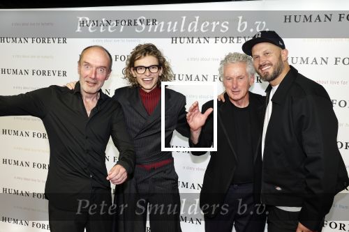 Amsterdam 9 oktober 2023
Premiere Human Forever door oa Teun Toebes in Tuschinski. Teun Toebes Jonathan de Jong en de hoofdrolspelers