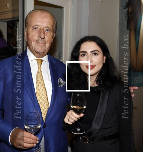 Amsterdam 29 oktober 2023
Opening expositie Davide Heijmans . Haar man Thierry Baudet en haar zoontje waren ook aanwezig .
Theo Hiddema en Lusine